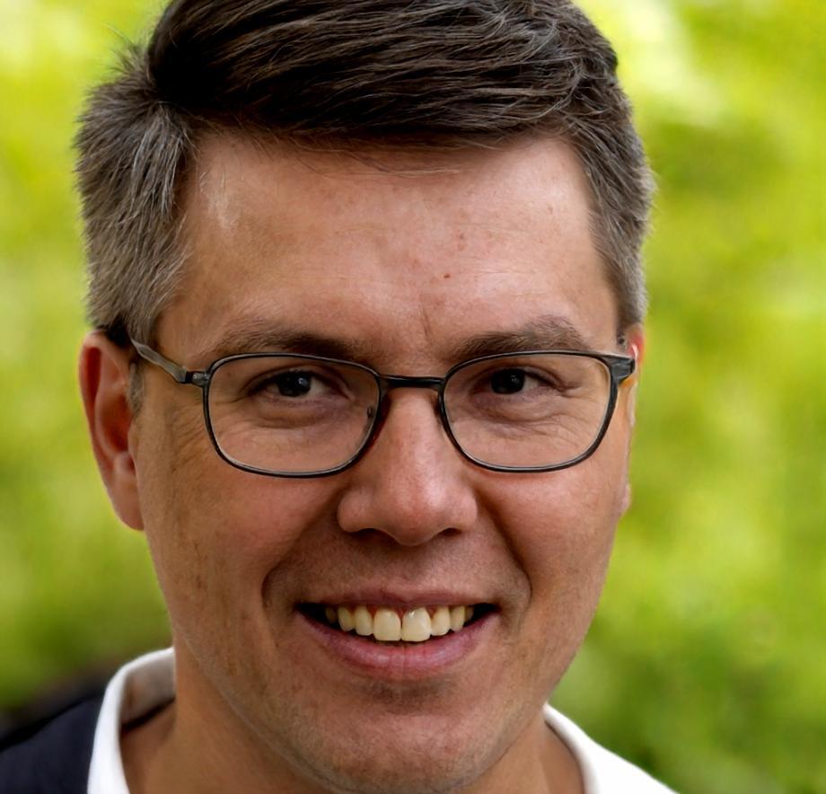 Erik Lindström, teknisk support och community manager